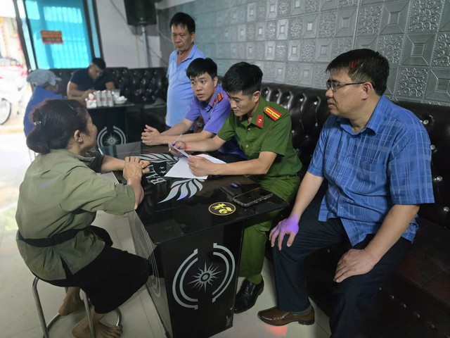 Công an vào cuộc xác minh vụ bọt trắng nổi như tuyết trên sông Kỳ Cùng- Ảnh 2.