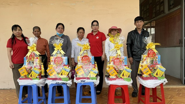 Nữ cán bộ với 32 lần hiến máu tình nguyện - Ảnh 2.