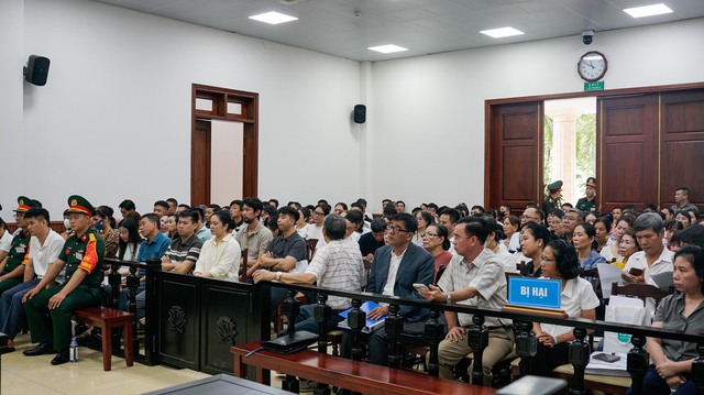 2 cựu thiếu tướng được đề nghị hưởng án treo vụ sân bay Nha Trang - Ảnh 1.