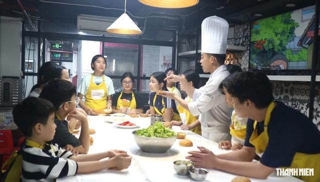 Chi gần 7 triệu đồng cho con học nấu ăn, d&ugrave; đồ ăn giao tận cửa - Ảnh 1.