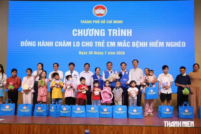 Ph&oacute; b&iacute; thư Th&agrave;nh ủy TP.HCM: Trẻ mắc bệnh hiểm ngh&egrave;o kh&ocirc;ng bị bỏ lại ph&iacute;a sau- Ảnh 2.