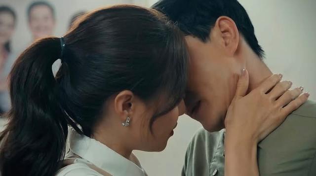 Vì sao cảnh bị cắt trong tập cuối phim giờ vàng gây tranh cãi? - Ảnh 3.
