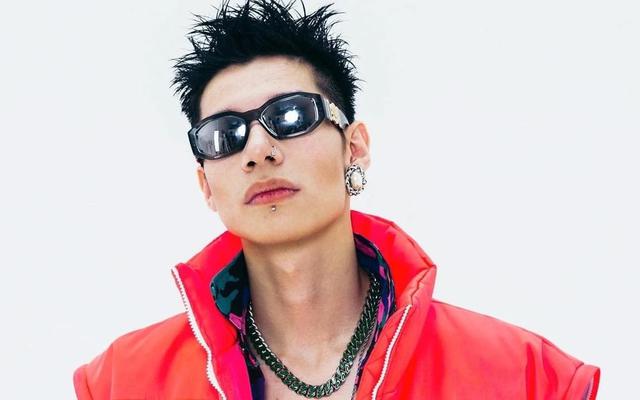 Sở VH-TT TP.HCM mời rapper MCK lên làm việc vụ album bị nhận xét phản cảm - Ảnh 1.