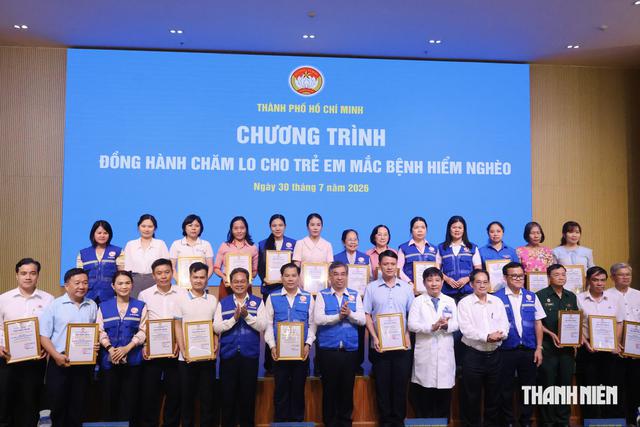 Ph&oacute; b&iacute; thư Th&agrave;nh ủy TP.HCM: Trẻ mắc bệnh hiểm ngh&egrave;o kh&ocirc;ng bị bỏ lại ph&iacute;a sau- Ảnh 3.