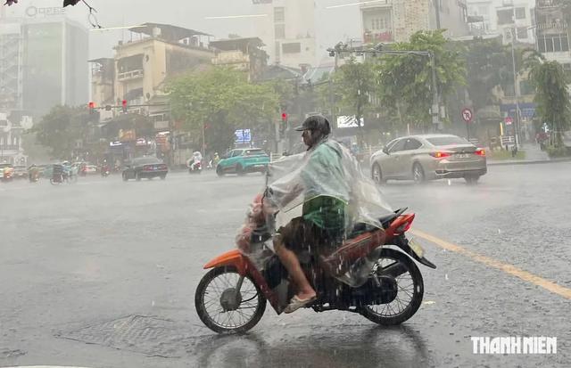 Dự b&aacute;o thời tiết ng&agrave;y 31.7: Cảnh b&aacute;o mưa lớn cấp tập- Ảnh 1.
