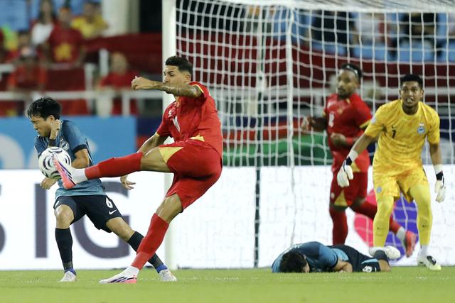 Chuy&ecirc;n gia ch&acirc;u &Aacute;: Singapore may mắn tho&aacute;t thua Việt Nam, bảng A đang rất kh&oacute; lường- Ảnh 2.