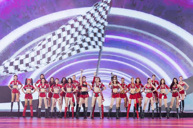 Người đẹp lai' Việt - Anh Emoura Phạm đăng quang Miss Grand Vietnam 2026 - Ảnh 2.