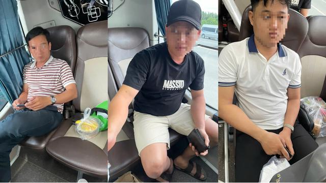 Nhiều tài xế xe khách bị CSGT phạt vì hành khách không thắt dây an toàn - Ảnh 1.