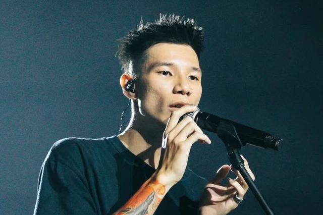 Rapper MCK xin lỗi, gỡ sản phẩm phản cảm sau khi làm việc với Sở VH-TT TP.HCM- Ảnh 1.