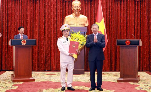 Thứ trưởng Bộ C&ocirc;ng an Đặng Hồng Đức được thăng cấp bậc h&agrave;m thượng tướng- Ảnh 1.