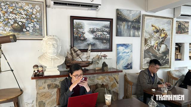 3 quán cà phê sáng đèn suốt đêm, điểm hẹn của người trẻ chạy deadline - Ảnh 2.