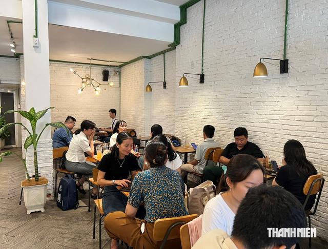 3 quán cà phê sáng đèn suốt đêm, điểm hẹn của người trẻ chạy deadline - Ảnh 3.