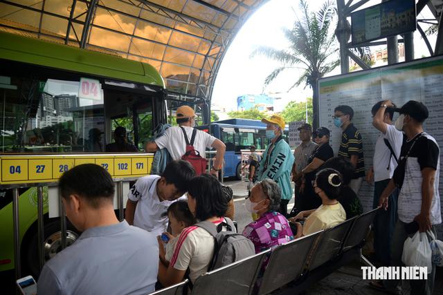 Đi xe buýt miễn phí ở TP.HCM còn được bốc thăm trúng thưởng: Tay trắng về vì… - Ảnh 3.