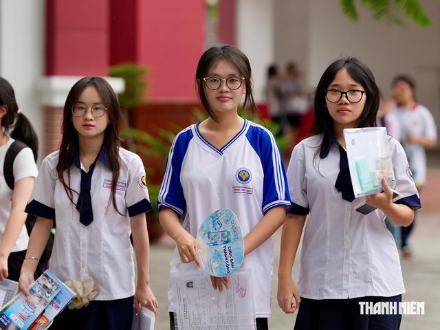 'Theo t&ocirc;i &aacute;o trắng, quần sẫm m&agrave;u l&agrave; đồng phục học sinh cả nước'- Ảnh 3.