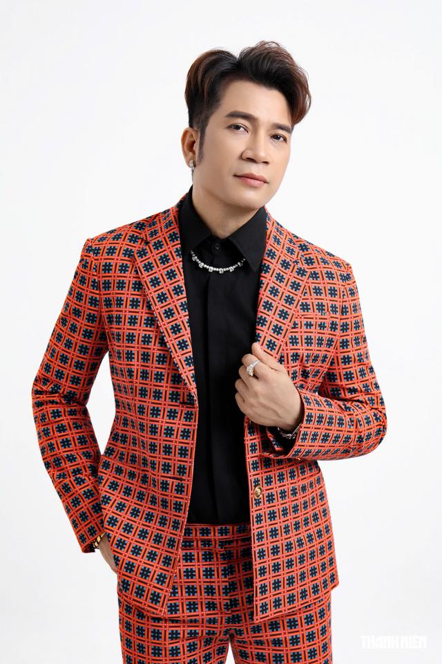 Hoài Linh và Ngọc Sơn khiến ca sĩ Huỳnh Nhật Huy 'khớp' khi hát chung - Ảnh 4.