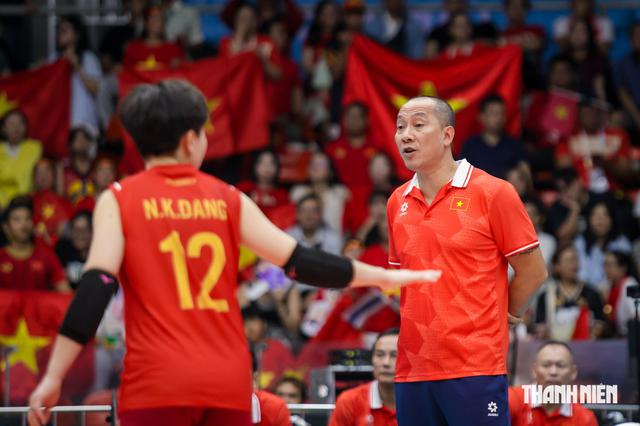 Vì sao HLV Nguyễn Tuấn Kiệt không dự chặng 2 SEA V.Cup cùng đội tuyển bóng chuyền Việt Nam: Ai thay?- Ảnh 1.