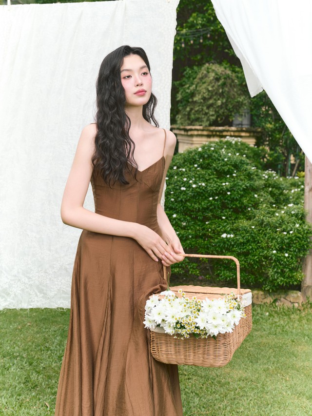 Mặc màu trầm chuẩn phong cách quiet luxury- Ảnh 6.