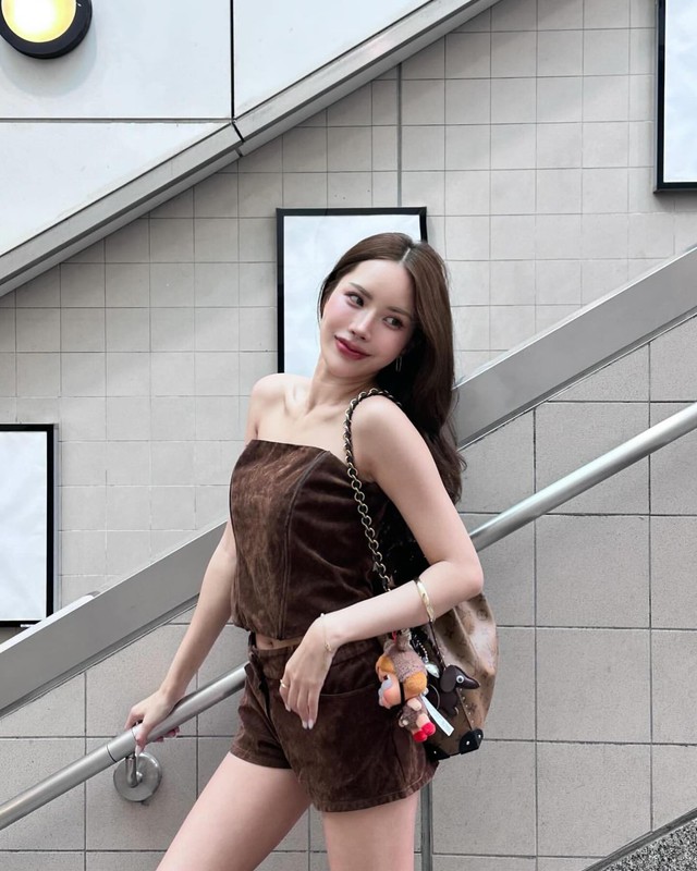 Mặc màu trầm chuẩn phong cách quiet luxury- Ảnh 7.