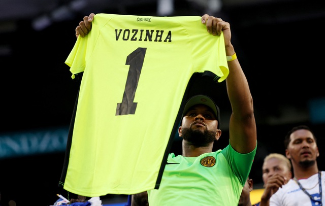 'Người nhện' Vozinha 4 lần khiến Messi &ocirc;m đầu bất lực: Cabo Verde hay kh&ocirc;ng tưởng! - Ảnh 4.