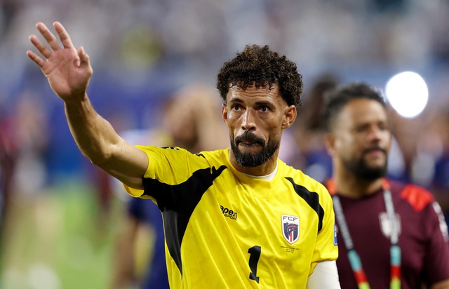 'Người nhện' Vozinha 4 lần khiến Messi &ocirc;m đầu bất lực: Cabo Verde hay kh&ocirc;ng tưởng! - Ảnh 1.