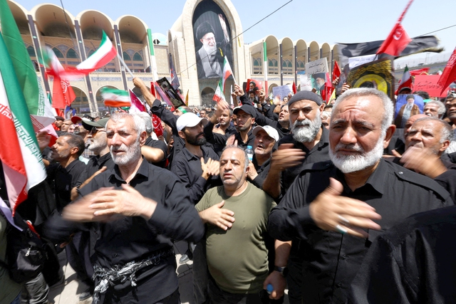 Iran bắt đầu quốc tang cố lãnh tụ, ông Trump lên tiếng - Ảnh 1.