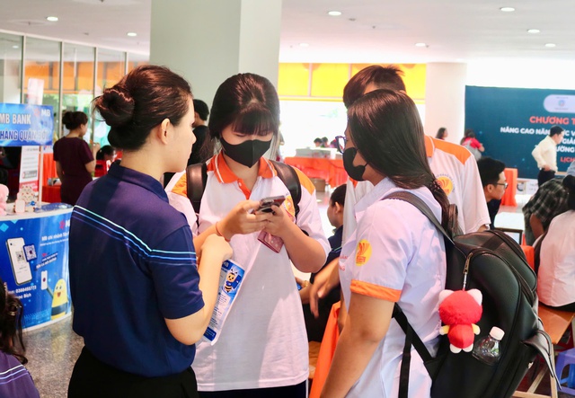 Nhiều việc làm không yêu cầu kinh nghiệm dành cho sinh viên - Ảnh 2.