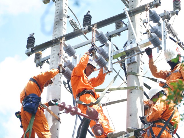 Ảnh dự thi:  Điện lực TP.HCM tăng tốc hiện đại h&oacute;a lưới điện - Ảnh 8.