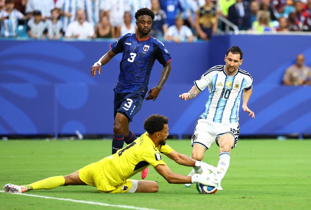 Messi nói đùa mà… rất thật ‘cầu thủ Cabo Verde đá tôi tơi tả, rồi xin chữ ký’- Ảnh 1.