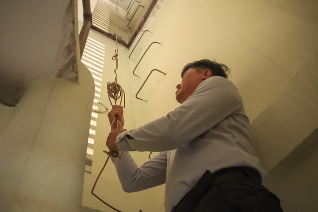 Người giữ nghề kéo chuông nhà thờ bằng tay hơn 1 thập kỷ ở TP.HCM- Ảnh 2.