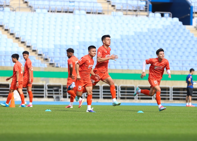 HLV Kim Sang-sik 'soi' kỹ từng vị trí trước trận đầu tiên tại Hàn Quốc, sao 1,95 m hé lộ một điều…- Ảnh 3.