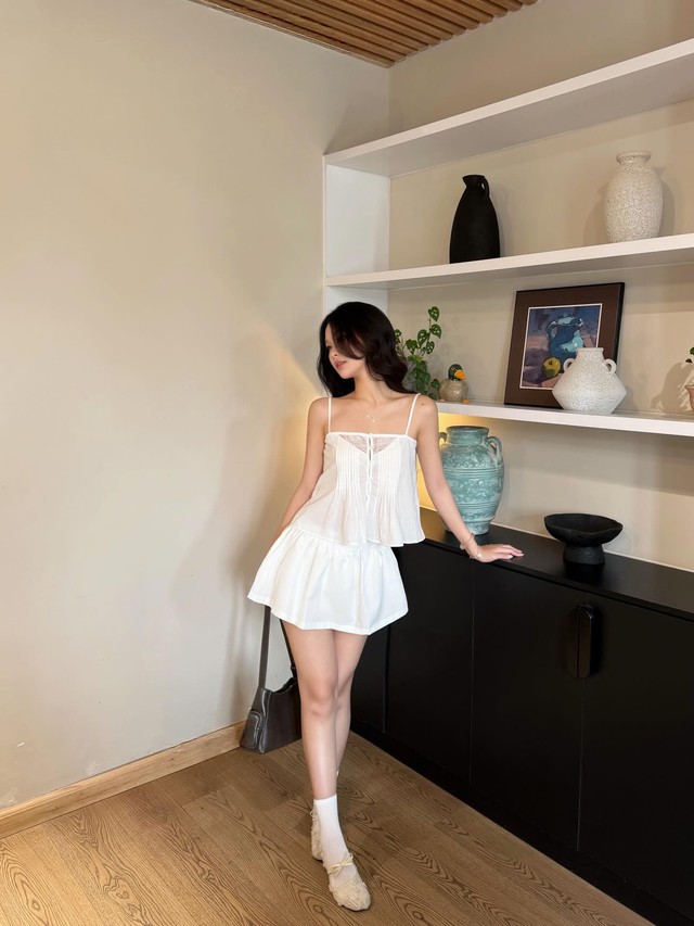 Chân váy trắng, món đồ tưởng đơn giản nhưng nâng tầm phong cách đầy tinh tế- Ảnh 4.