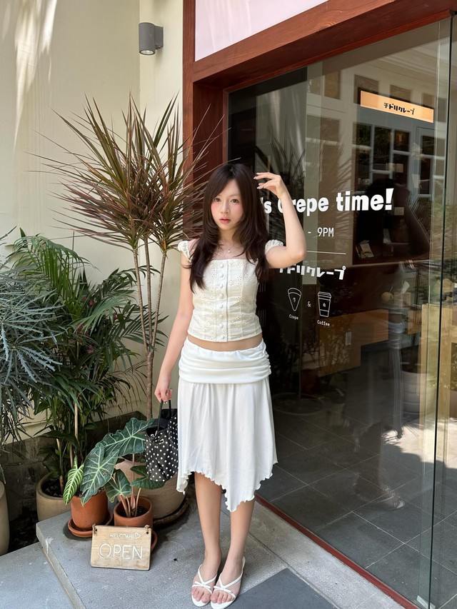 Chân váy trắng, món đồ tưởng đơn giản nhưng nâng tầm phong cách đầy tinh tế- Ảnh 6.