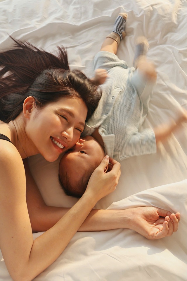 Á hậu Quỳnh Châu miệt mài chạy show sau 3 tháng sinh con - Ảnh 2.