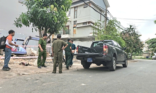 Phát hiện đầu đạn 105 li khi đang đào móng nhà - Ảnh 3.
