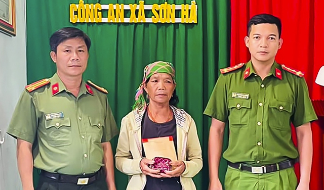 Công an tìm lại 1,3 cây vàng và hơn 15 triệu đồng cho người đánh rơi- Ảnh 1.