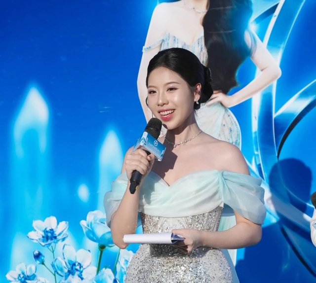 Hoa hậu mua nhà ở tuổi 20: Bán cà phê mua nhà mở trung tâm Anh ngữ - Ảnh 2.
