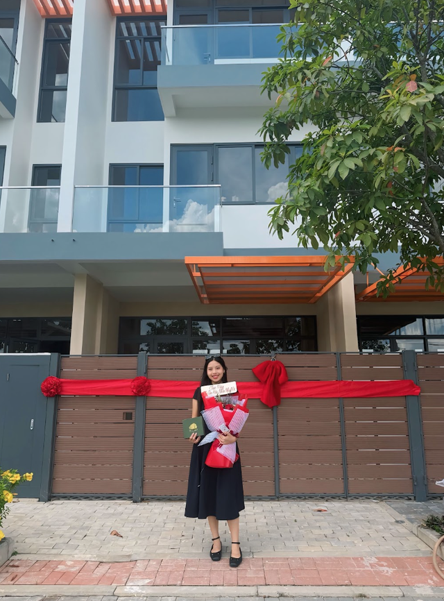Hoa hậu mua nhà ở tuổi 20: Bán cà phê mua nhà mở trung tâm Anh ngữ - Ảnh 1.