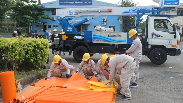 Mỗi khi thấy chiếc xe hotline quen thuộc lăn b&aacute;nh, c&agrave;ng cảm nhận r&otilde; niềm tự h&agrave;o - Ảnh 1.