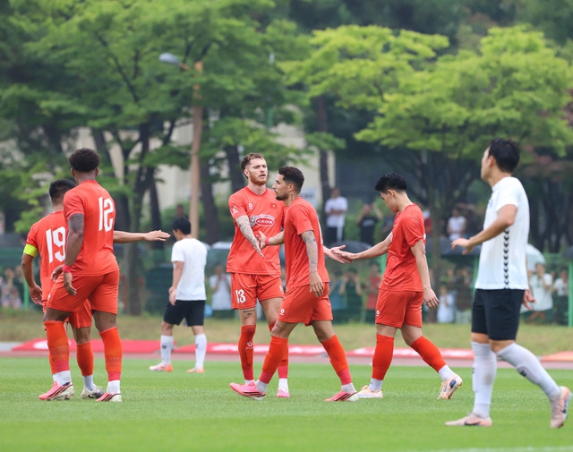 Đội tuyển Việt Nam thắng đậm 6-0 tại H&agrave;n Quốc: Ho&agrave;ng H&ecirc;n lập c&uacute; đ&uacute;p, Đ&igrave;nh Bắc tỏa s&aacute;ng- Ảnh 2.