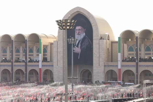 3 con trai cố Lãnh tụ tối cao Iran Ali Khamenei xuất hiện tại lễ tang- Ảnh 1.