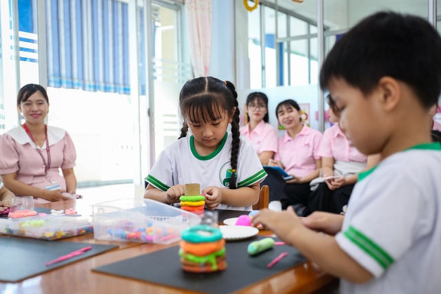 Ai được 960.000 đồng/tháng khi tham gia phổ cập giáo dục mầm non 3-5 tuổi? - Ảnh 1.