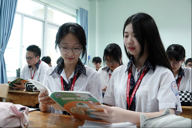 TP.HCM bắt đầu cấp, phát sách giáo khoa miễn phí với kinh phí 150 tỷ mỗi năm - Ảnh 2.
