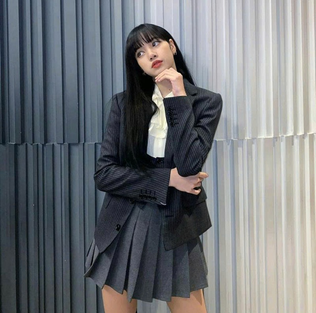 Học các sao nữ diện đồ phong cách preppy tôn khí chất tri thức- Ảnh 1.