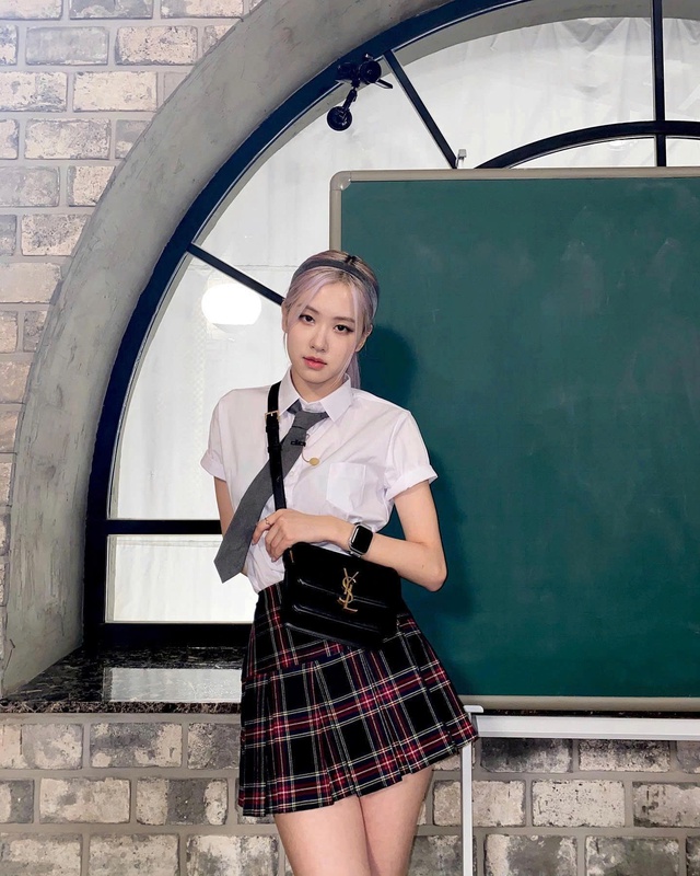 Học các sao nữ diện đồ phong cách preppy tôn khí chất tri thức- Ảnh 2.