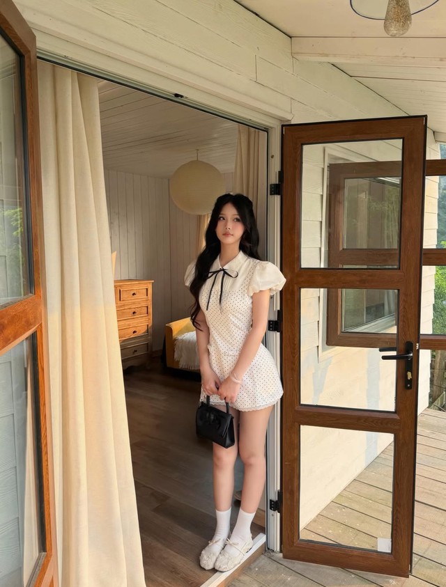 Điệu đ&agrave; xuống phố với kiểu gi&agrave;y đ&iacute;nh nơ xinh xắn- Ảnh 2.