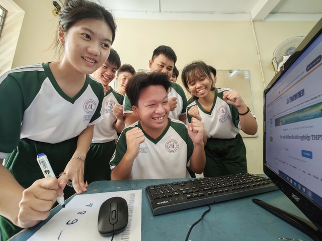 Đăng k&yacute; nguyện vọng: Chọn trường, ng&agrave;nh hay nghề ? - Ảnh 2.