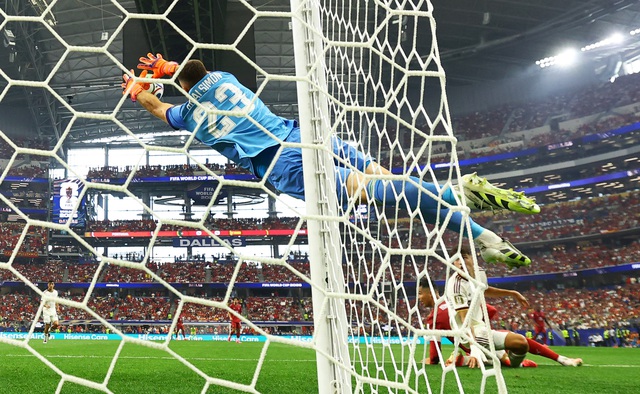 &lsquo;Tiễn&rsquo; Bồ Đ&agrave;o Nha v&agrave; Ronaldo về nước, T&acirc;y Ban Nha lập kỷ lục ở World Cup- Ảnh 4.