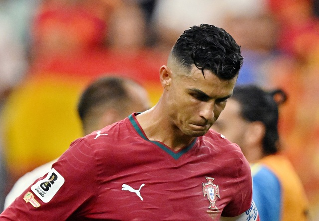 Ronaldo nghẹn ngào bật khóc chia tay World Cup, ôm tạm biệt Yamal: Khoảnh khắc nhói lòng- Ảnh 6.