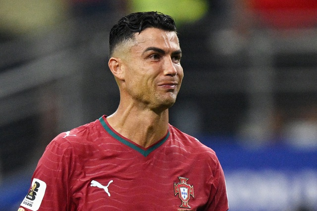 Ronaldo nghẹn ngào bật khóc chia tay World Cup, ôm tạm biệt Yamal: Khoảnh khắc nhói lòng- Ảnh 13.