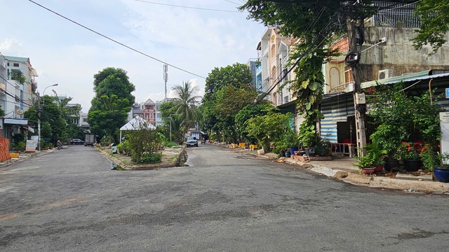 Ch&agrave;nh xe lấn chiếm khu d&acirc;n cư ở TP.HCM đ&atilde; dọn dẹp, di dời đi nơi kh&aacute;c - Ảnh 2.